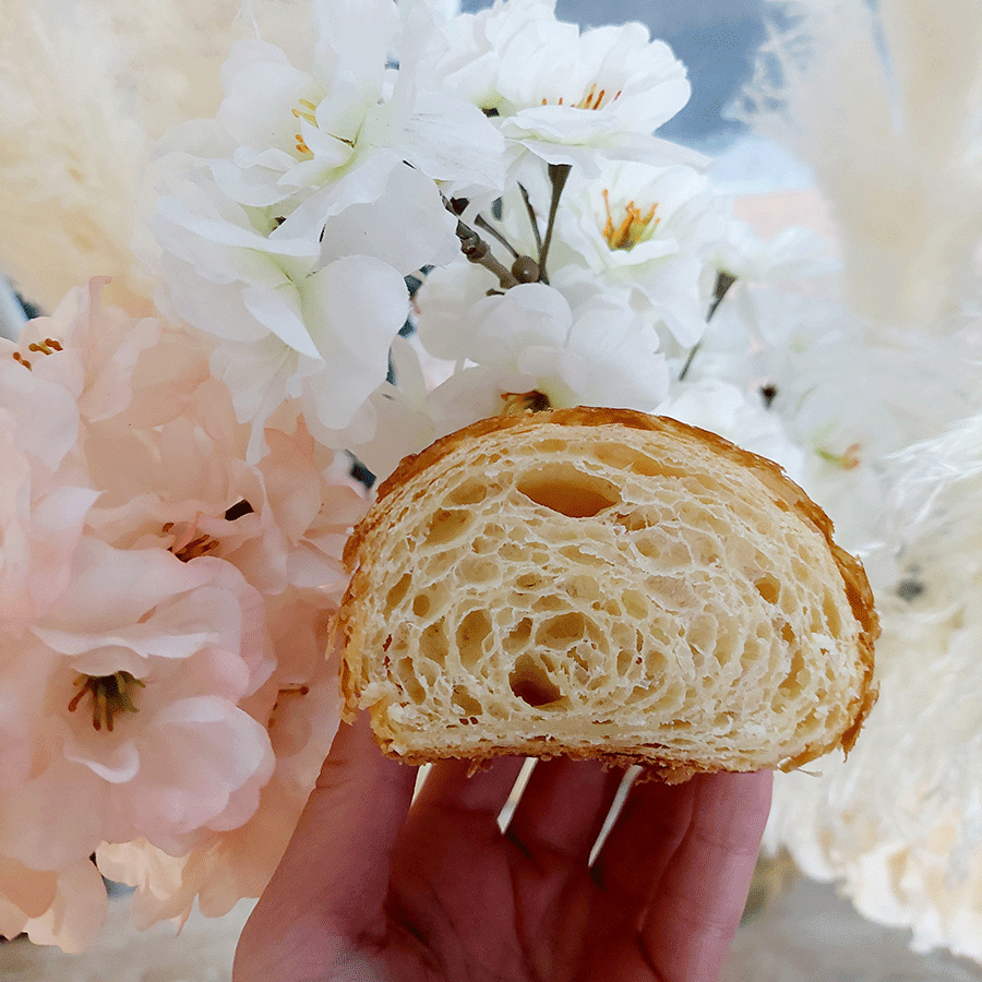 Photo de coupe de l'un de nos croissant délicieux